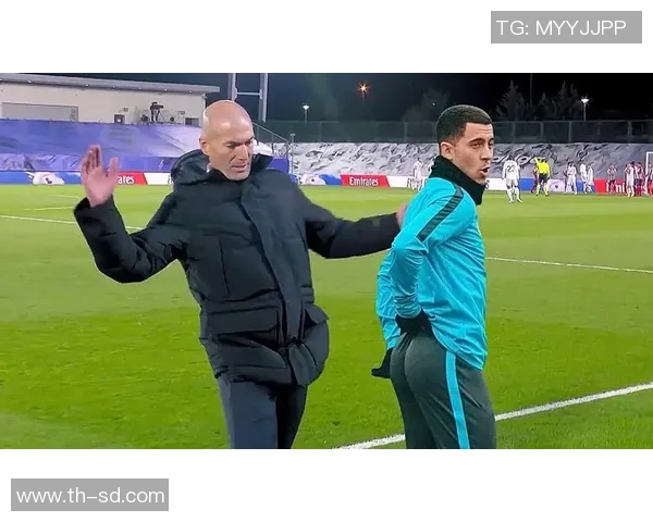 足球明星的四格漫画趣事揭秘足球场上的幽默瞬间与精彩瞬间 足球明星的四格漫画趣事揭秘足球场上的幽默瞬间与精彩瞬间